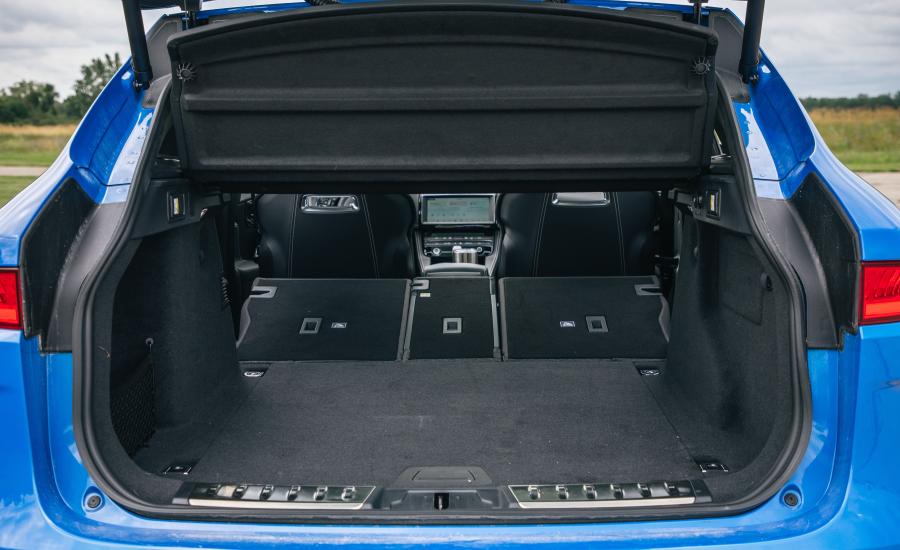 Багажник Jaguar F-Pace SVR 2018 года  (NA) (фото 23 из 40)